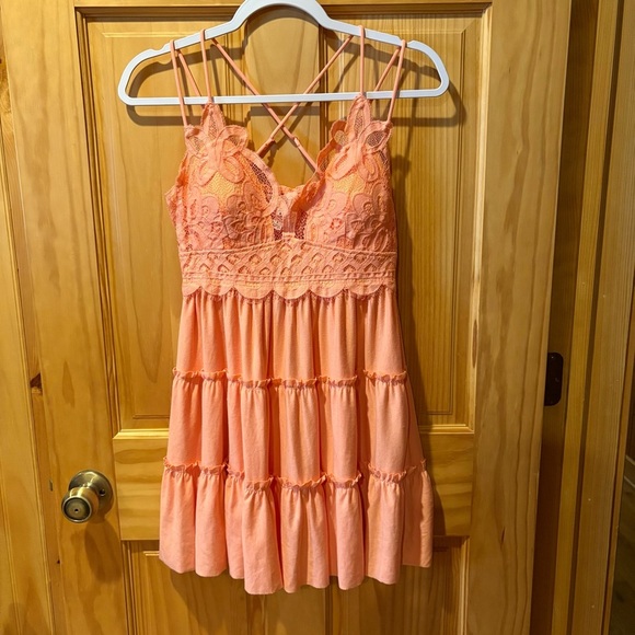 Zenana crochet lace cross strap smocked, light peach, ruffle, cami tunic size L - Picture 1 of 13